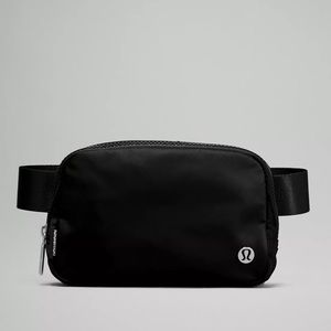 Lululemon Everywhere Belt Bag Black